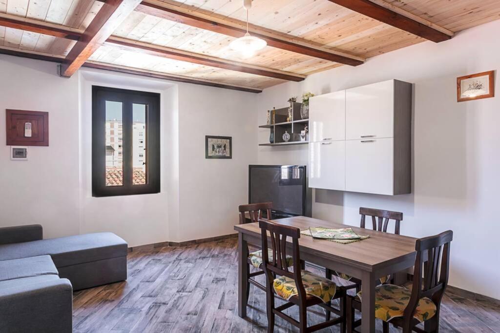 Roman Ruins - Elegant Apartment Olbia Esterno foto
