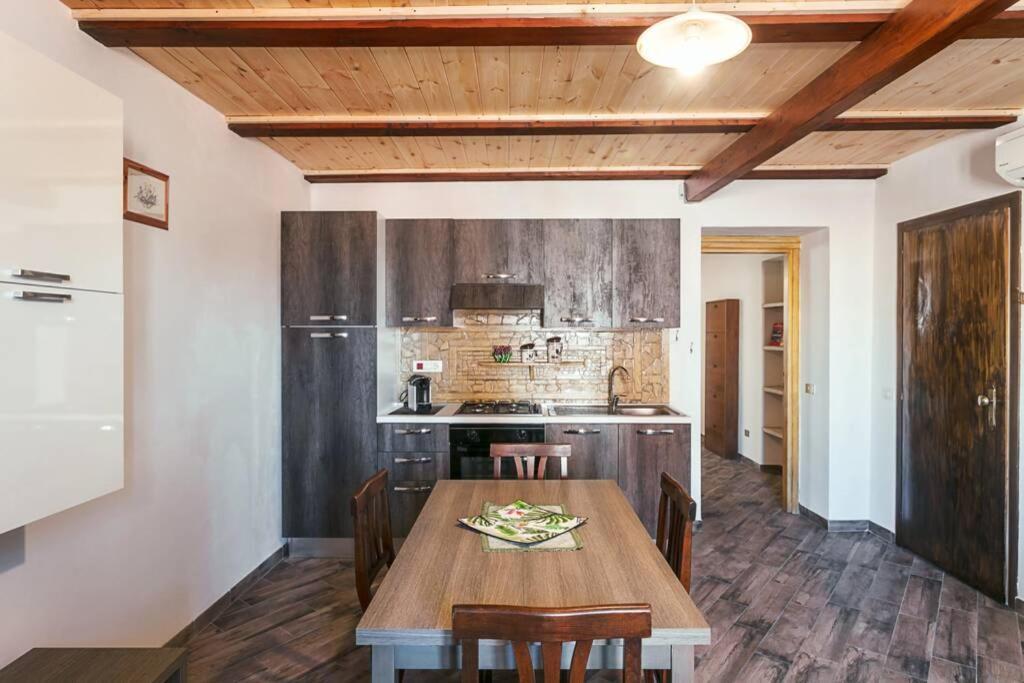 Roman Ruins - Elegant Apartment Olbia Esterno foto